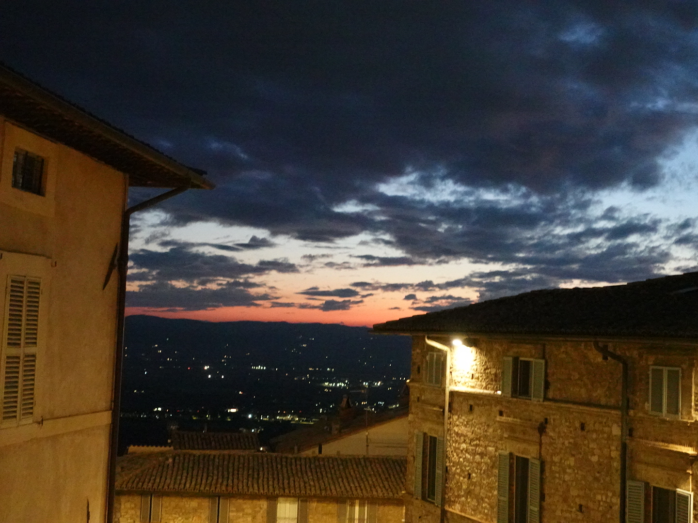 Assisi in der Nacht